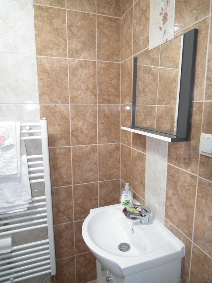 Kalmi Vendeghaz Hotel Corund  Ngoại thất bức ảnh