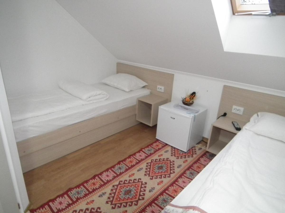 Kalmi Vendeghaz Hotel Corund  Ngoại thất bức ảnh