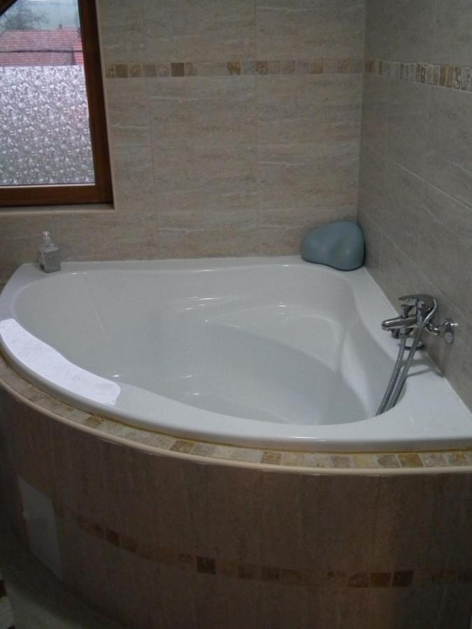 Kalmi Vendeghaz Hotel Corund  Ngoại thất bức ảnh